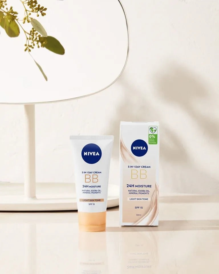 NIVEA BB CRÈME 5 EN 1 HYDRATATION 24 H NOURRISSANTE UNIFIANTE ULTRA ÉCLAIRCISSANTE FPS 15