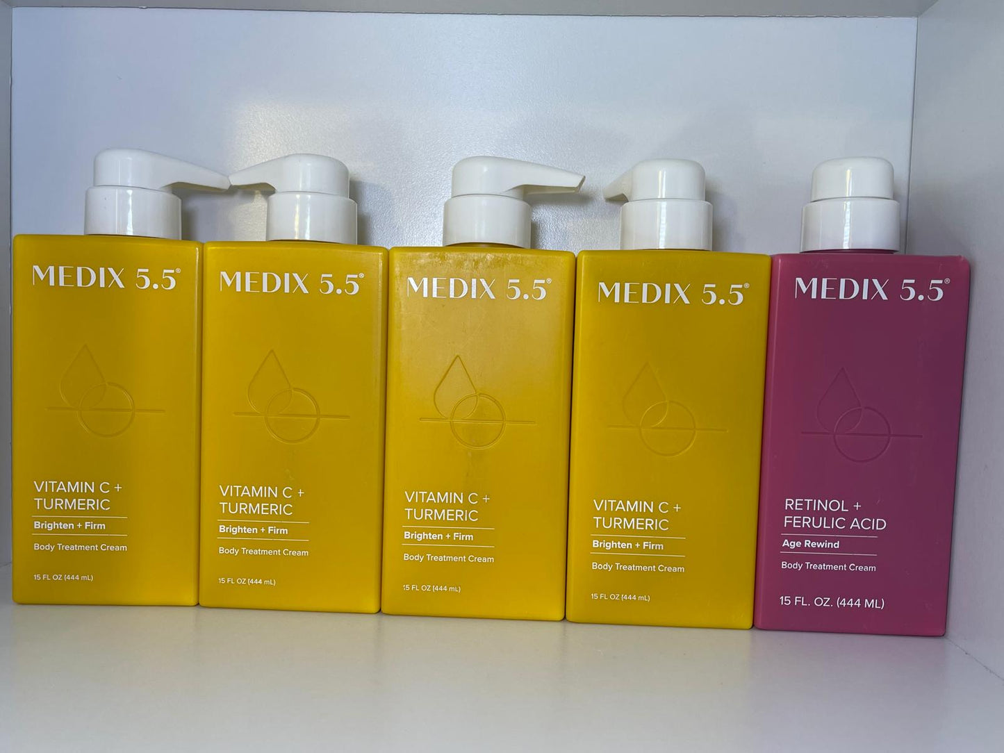 Medix 5.5 Crème à la vitamine C turmeric et au curcuma pour le visage et le corps. Crème raffermissante et éclaircissante pour les taches de vieillesse, les taches brunes et la peau endommagée par le soleil. C