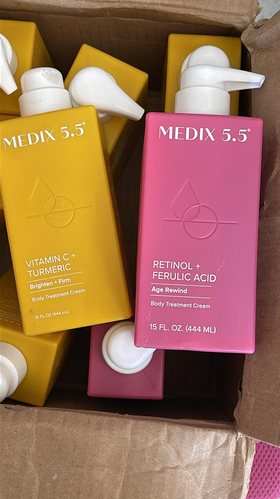 Medix 5.5 Crème à la vitamine C turmeric et au curcuma pour le visage et le corps. Crème raffermissante et éclaircissante pour les taches de vieillesse, les taches brunes et la peau endommagée par le soleil. C