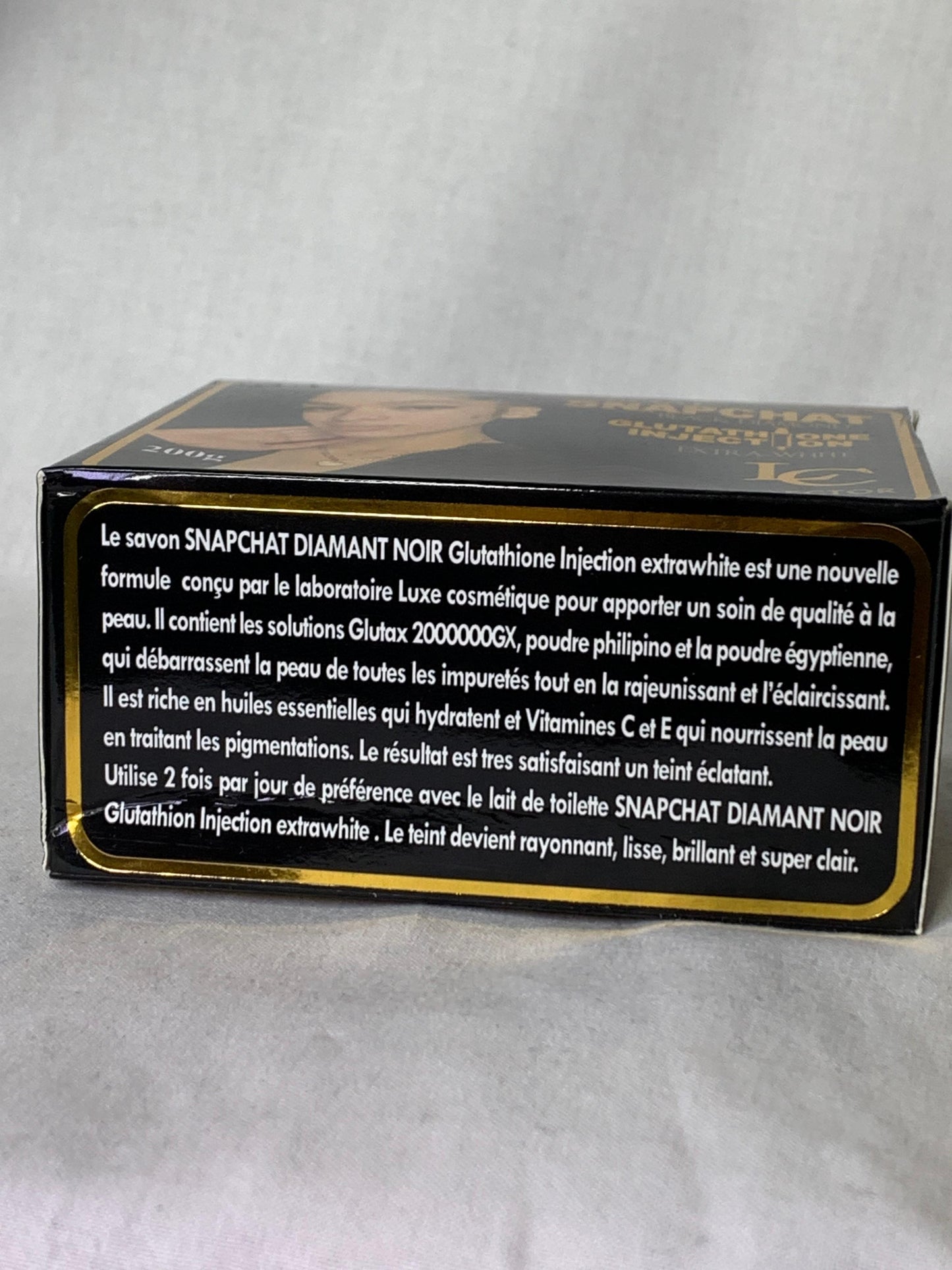 SAVON SNAPCHAT DIAMANT NOIR  EXTRA ÉCLAIRCISSANT REPARATEUR ANTI AGE 200g