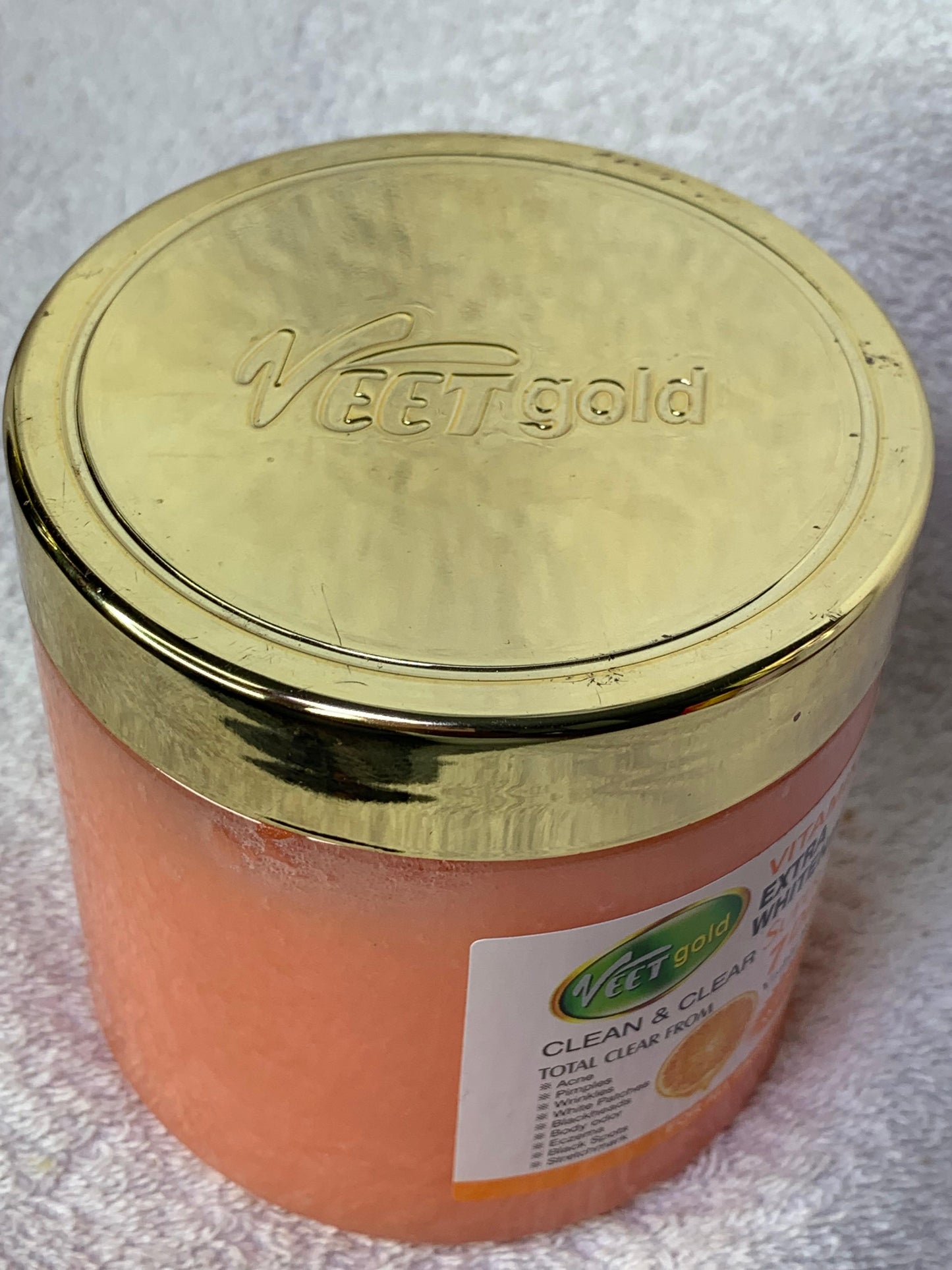 VEETGOLD GOMMAGE EXFOLIANT ULTRA ÉCLAIRCISSANT À LA VITAMINE C  7 EN 1 ANTI IMPERFECTION ZERO DEFAUT